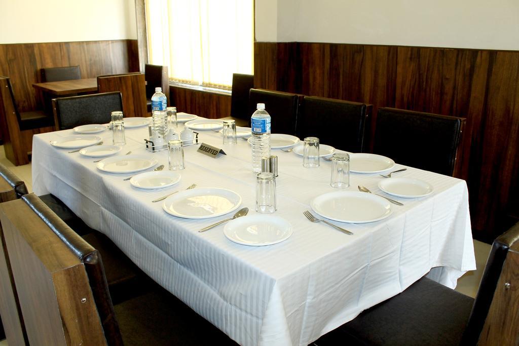 Oyo 4316 Hotel Sai Empire Shirdi Buitenkant foto