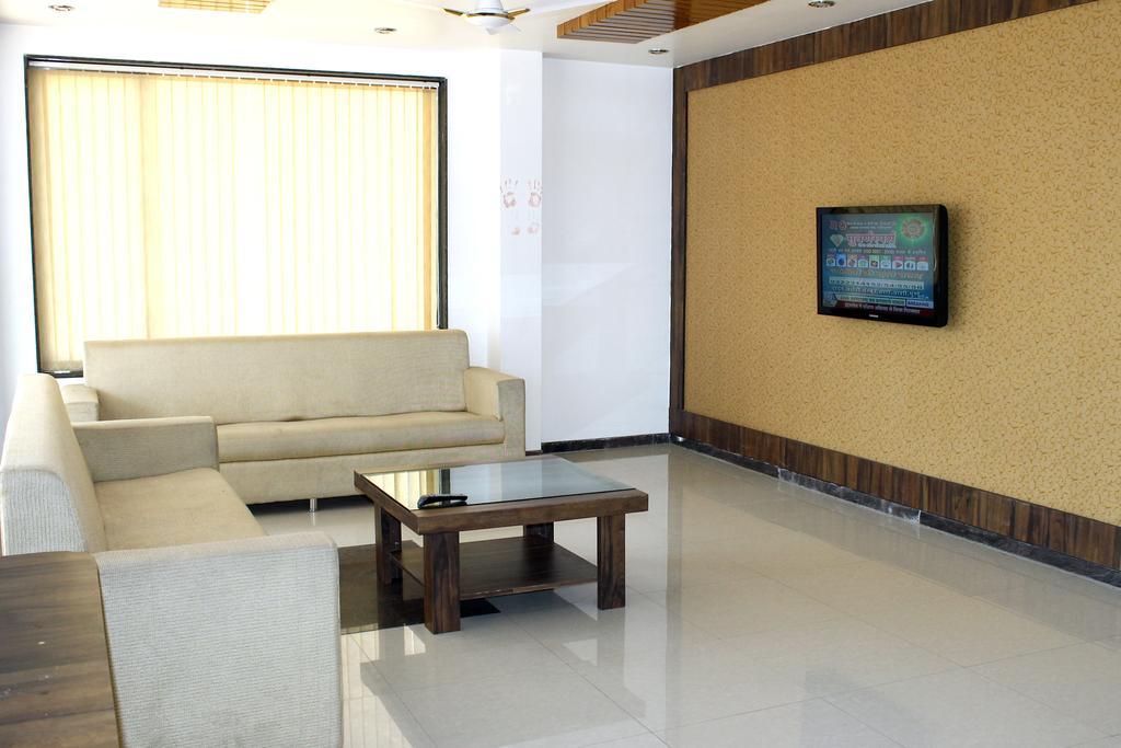 Oyo 4316 Hotel Sai Empire Shirdi Buitenkant foto
