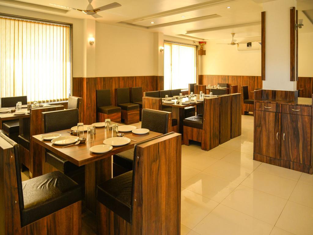 Oyo 4316 Hotel Sai Empire Shirdi Buitenkant foto